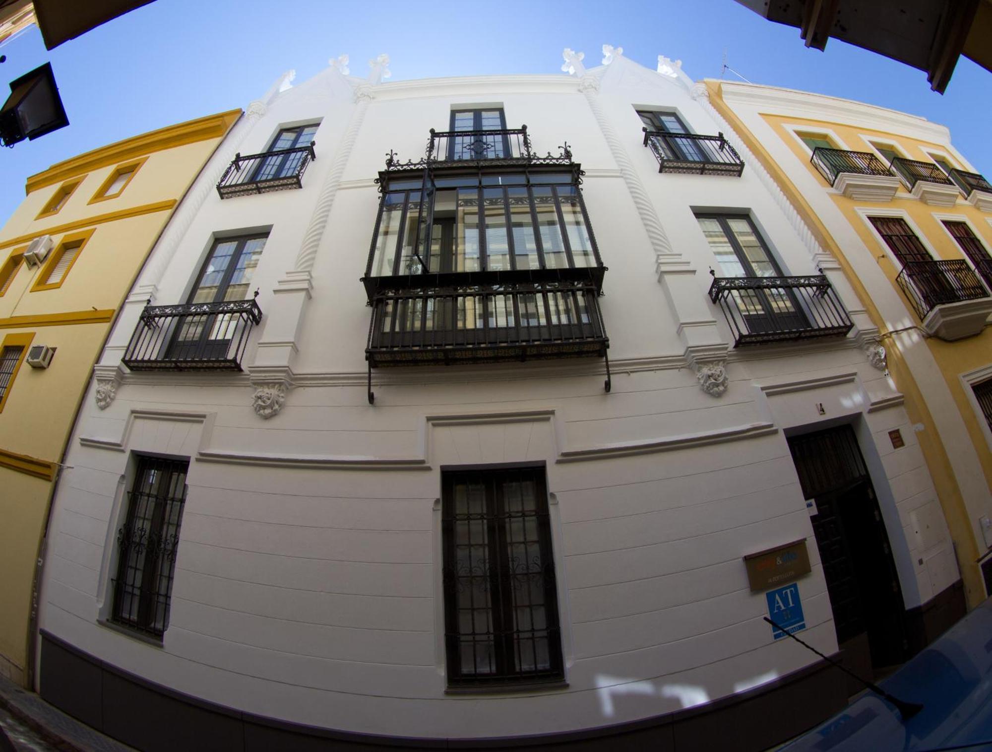 Life Apartments Alberto Lista Seville Exterior photo